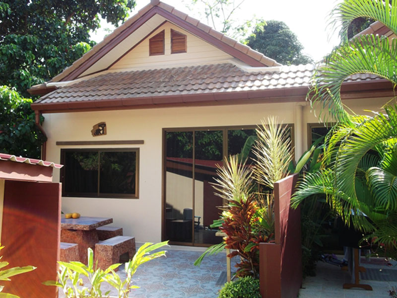 2 Bedroom Bungalow Near Beach