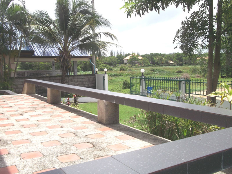 3 Bed Villa With Big Garden