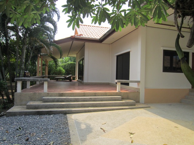 Absolute bargain pool villa