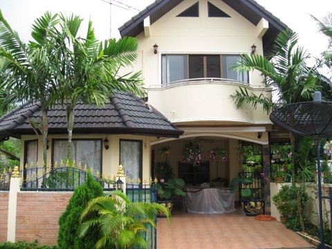 Townhouse with apartment