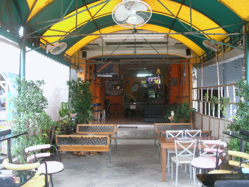 Bar with 2 bed apartment
