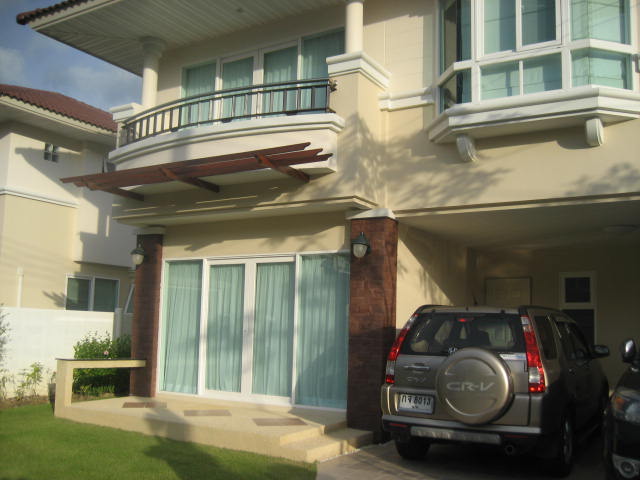 3 bedroom 2 story house for rent