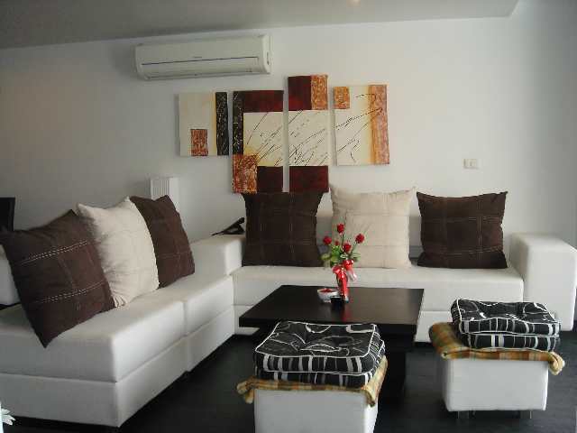 2 bed 2 bath 20m to the beach