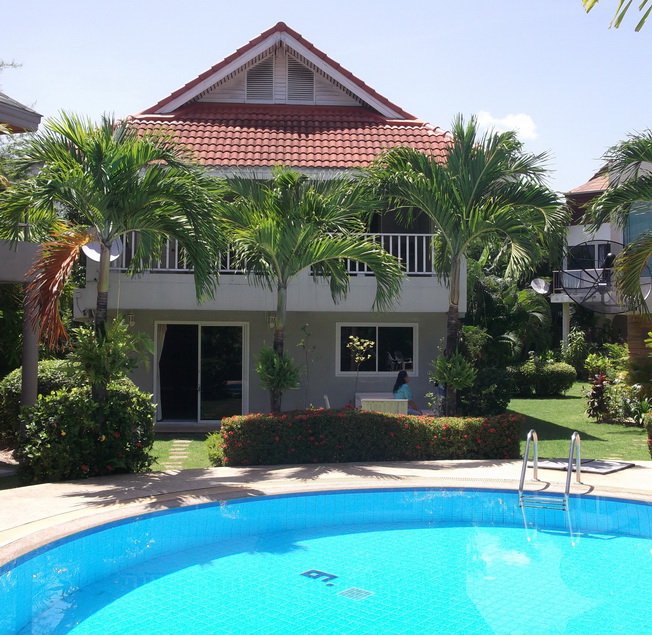 Holiday Villa Near the Beach