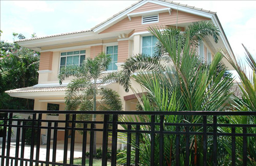 HOUSE FOR SALE IN SAFE ESTATE