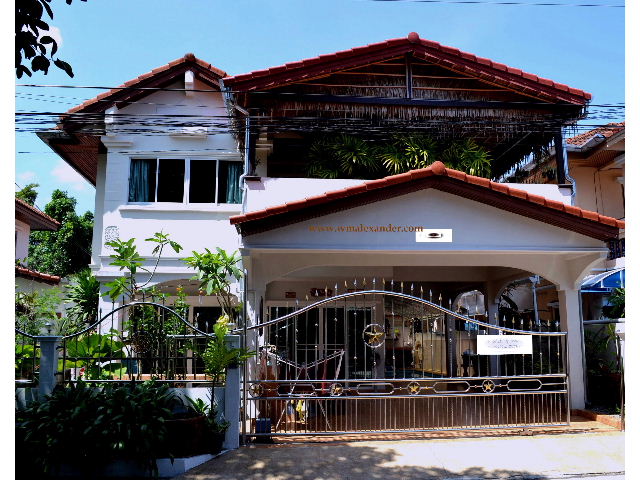 3 Bed & 3 Bath Detached House