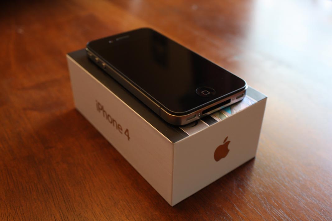 iPhone 4 16 GB  7500 Baht