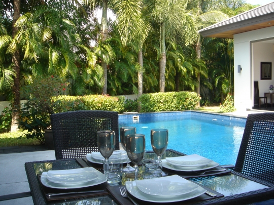 WALK TO BEACH - LUXURY VILLA.