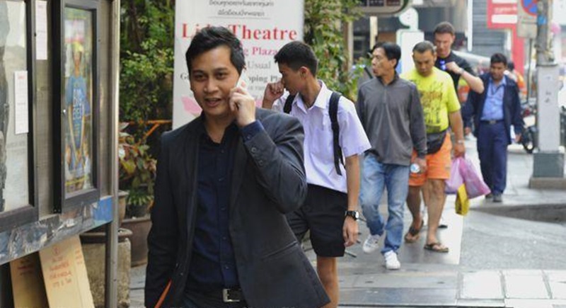 The NBTC has spent 40 million baht to promote its prepaid registration campaign, offering 60,000 service points to assist users but around 17 milllion prepaid mobile users have failed to registered after the deadline ended on Friday, July 31. (Photo by Wichan Charoenkiartpakun)