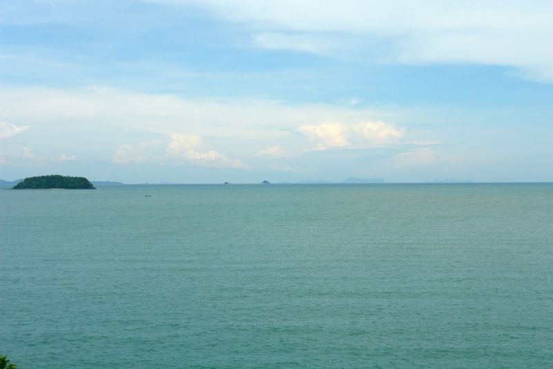 1/2 RAI OCEANFRONT LAND