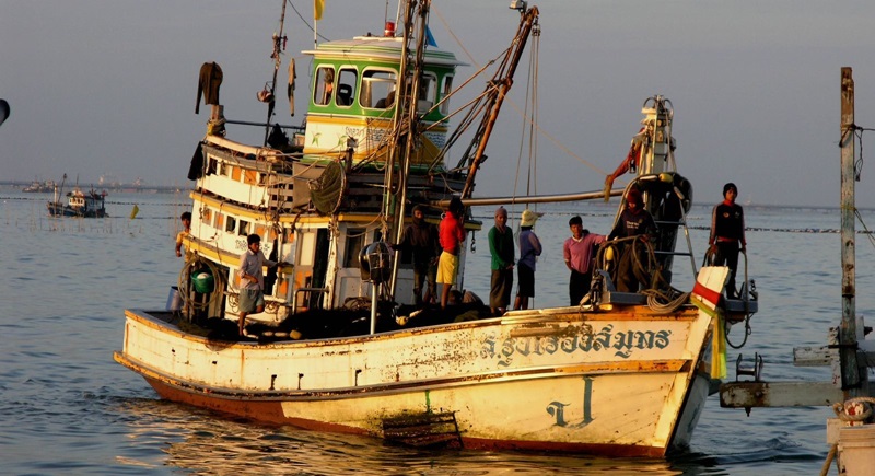 Business owners in the fishing industry with illegal foreign workers must register any illegal workers from Myanmar, Lao and Cambodia by January 30, 2016. Photo: SeaDave