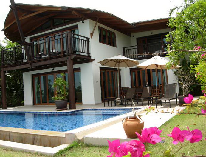 Outstanding Beachfront Pool Villa