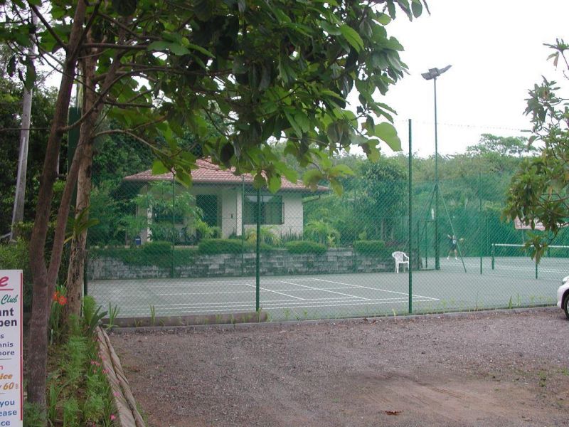 Tennis court & Restaurant