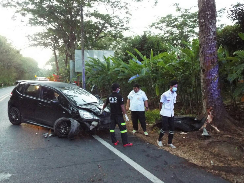 Police and Kusoldharm Foundation rescue workers arrived to find a Phuket-registered black Honda Jazz askew in the middle of the road. Photo: Eakkapop Thongtub