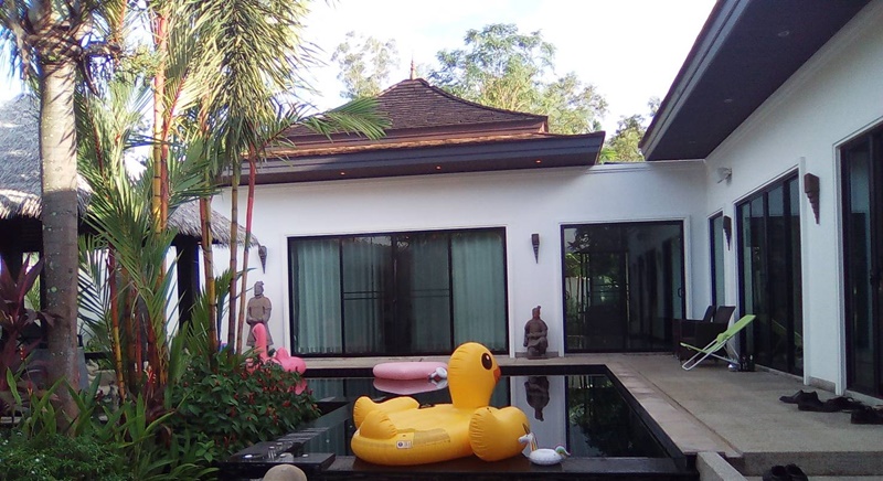 Brazilians allege theft of B400k of items from luxury Phuket villa