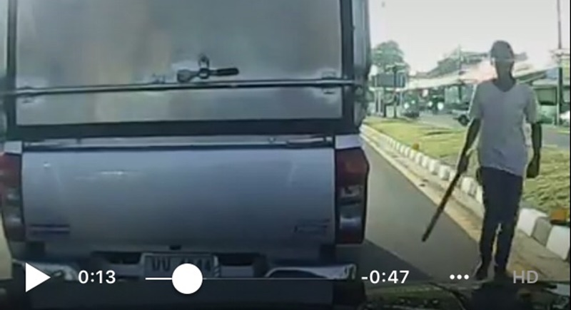 Thai man, 21, charged after pulling machete in Phuket road rage incident