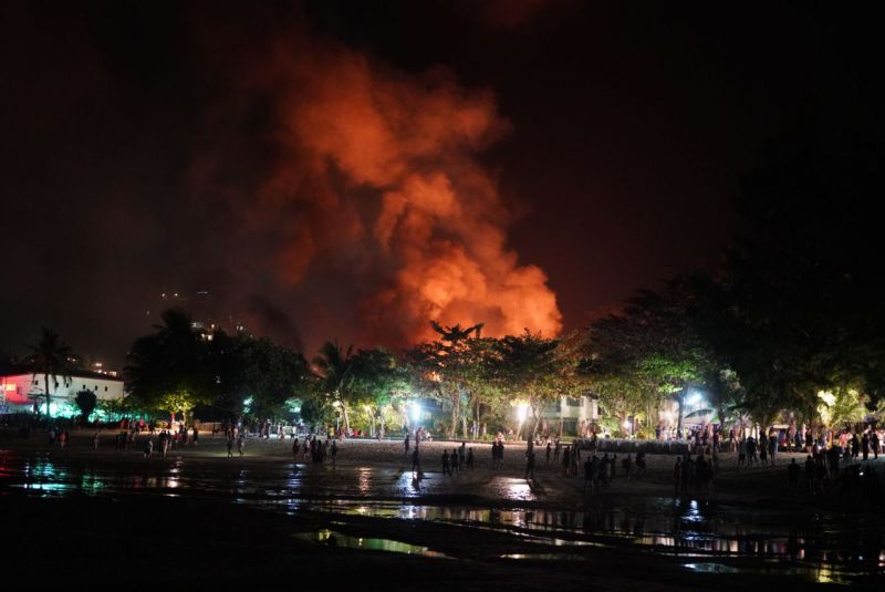 PHUKET XTRA: VIDEO: Phi Phi fire! Tycoon faces 28 years? ISIS-South Thai linked sites?  || Feb 7