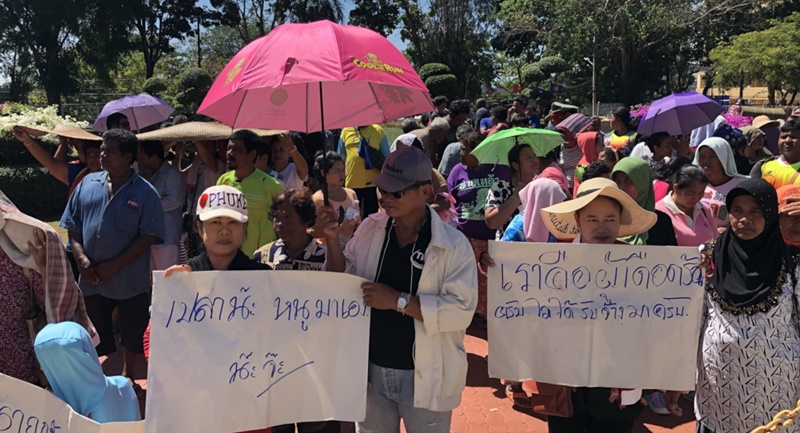 Locals mass at Phuket Provincial Hall, demand address of community issues