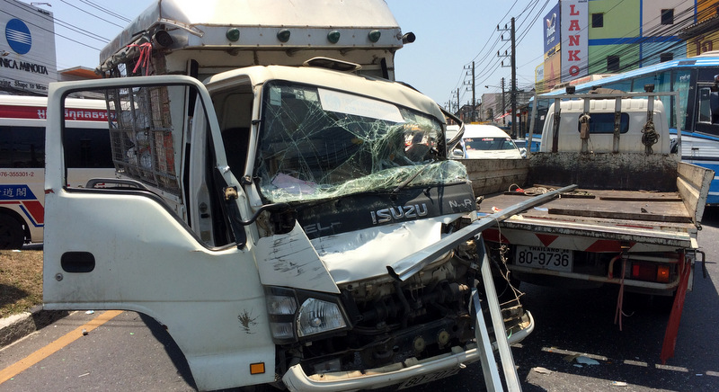 Phuket Super Cheap delivery truck in heavy rear-end collision
