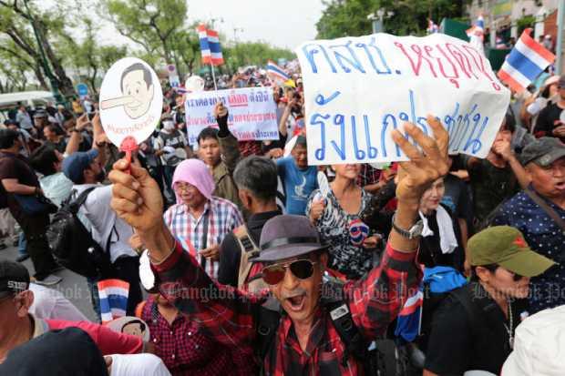 PHUKET XTRA: VIDEO: Move the monkeys? Officials excuses! Bangkok protests! || May 22