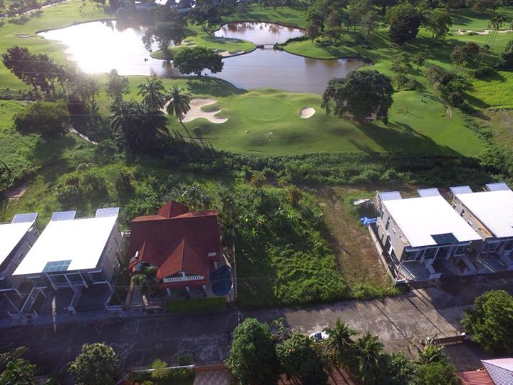 Large house, Golf View