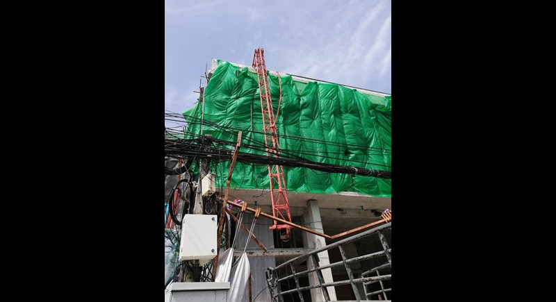 One injured in Phuket crane collapse