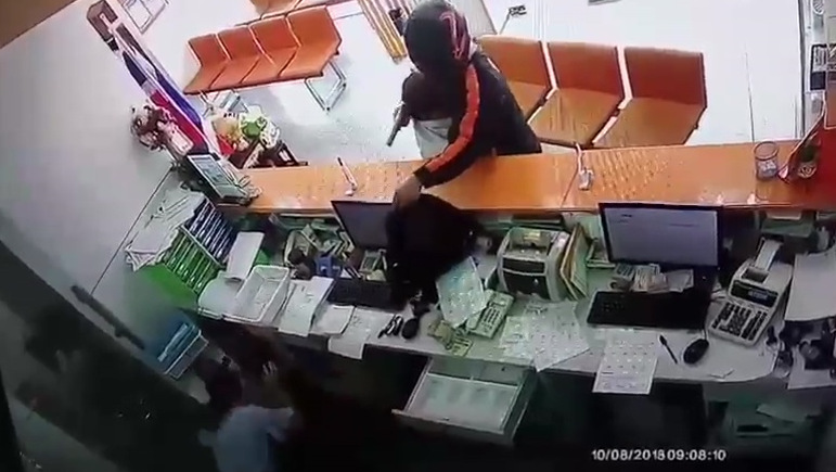 Police manhunt underway after armed Phuket bank robbery