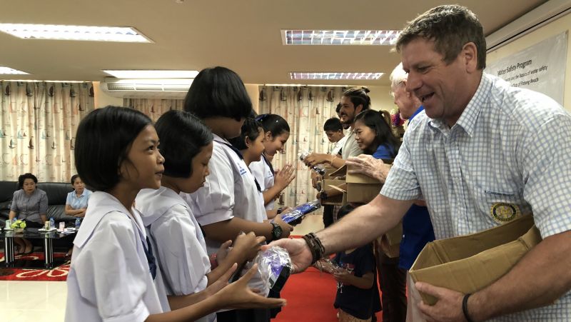 PHUKET XTRA: VIDEO: Arrested for volunteering? Waterfall in the BTS! 94 kids can now swim! || August 23
