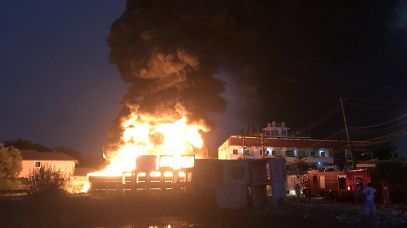Fire rages near Phuket Provincial Hospital