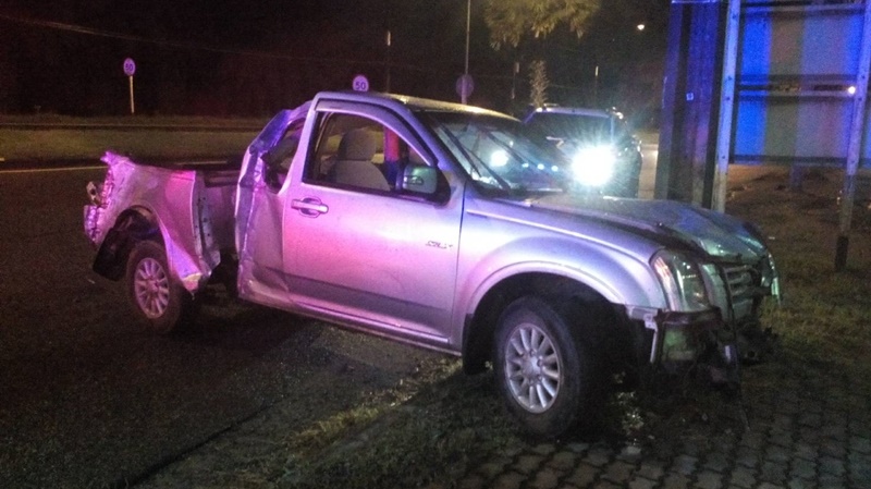 Phuket pickup driver flees scene with friends after early morning crash