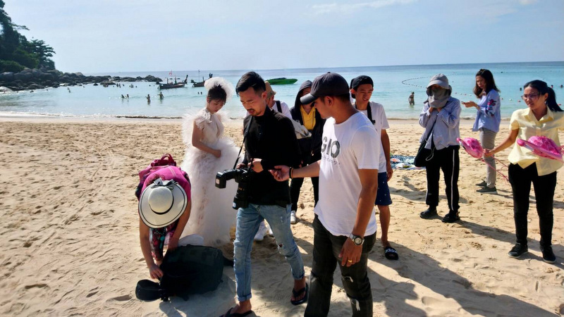 Phuket Immigration task force busts wedding photographers from China
