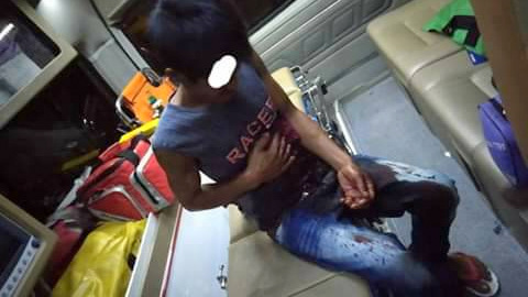 Police hunt armed robber who stabbed man for phone