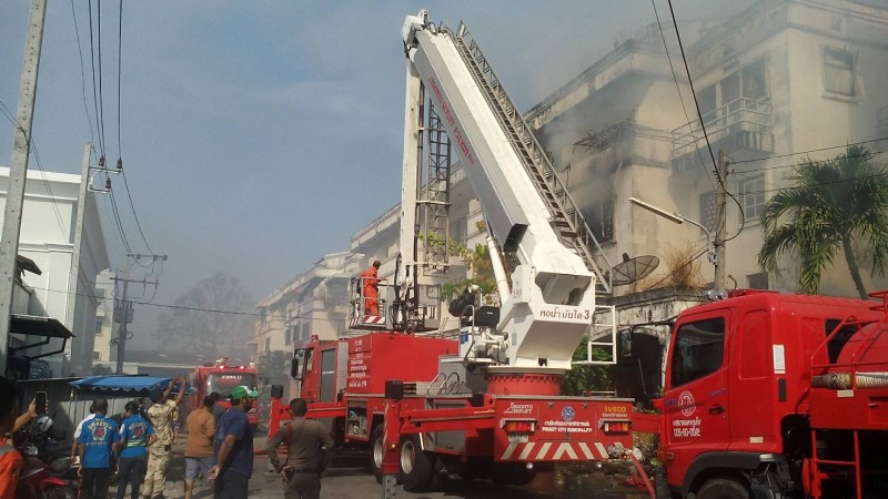 Firefighters struggle to contain blaze at old Phuket bus station