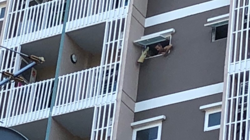 Brit in Phuket Town condo saga continues amid fears of nine-story jump