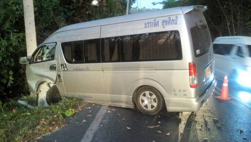 Chinese tourists injured as Phuket van hits power pole