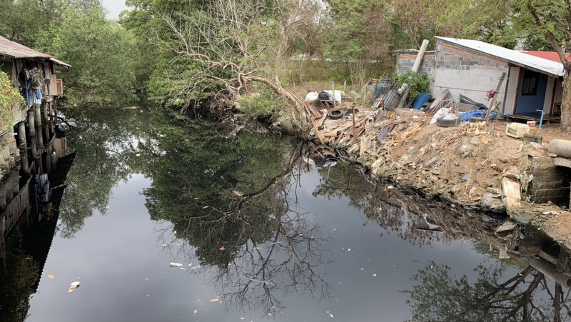 Popular Klong Mudong overwhelmed with wastewater