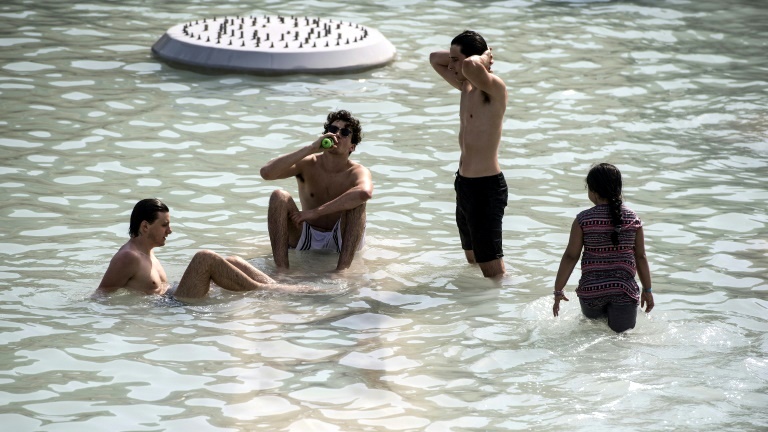 Health warnings and speed limits as Europe bakes in heatwave