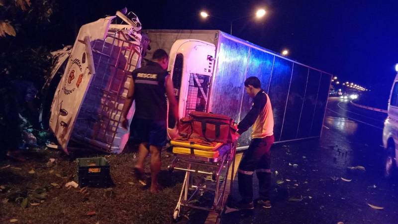 Driver, 25, charged for asleep at the wheel as truck overturns on main Phuket road