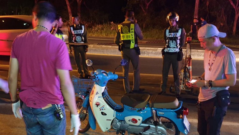 Police hunt killer after man gunned down on Rawai main road