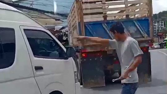 Truck driver threatens van driver with spanner in Phuket road rage outburst
