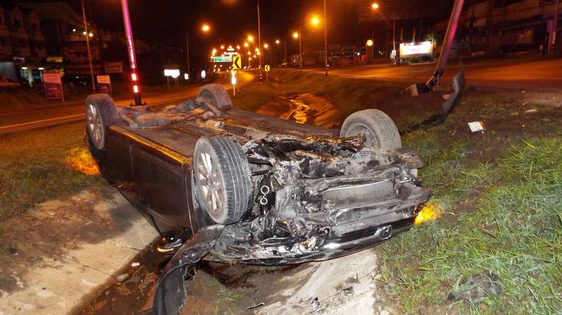 Three men escape serious injuries as car hits streetlamp, flips on bypass road
