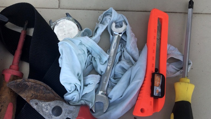 Police hunt aircon thief, female underwear left at scene