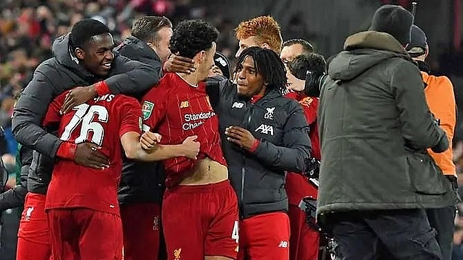Liverpool reach League Cup quarters after 10-goal thriller against Arsenal