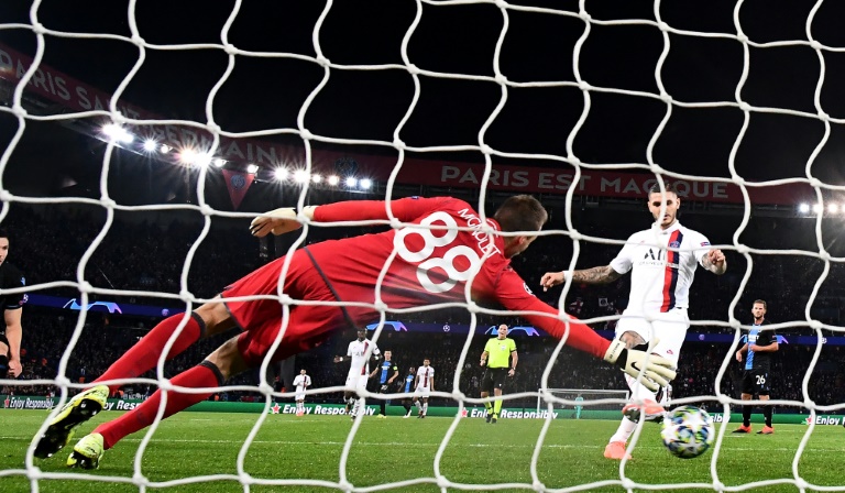 Juventus, Bayern and PSG seal last-16 berths, Man City made to wait