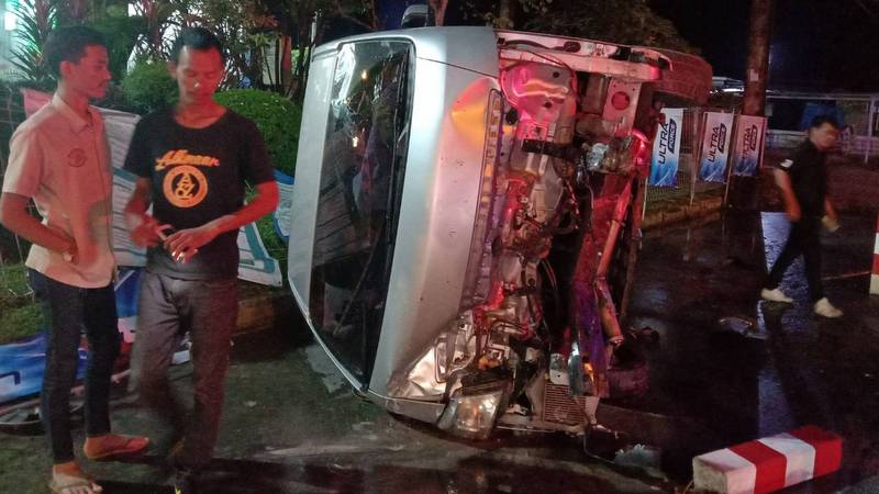 Korean tourists injured as airport van slams ‘out-of-control’ car