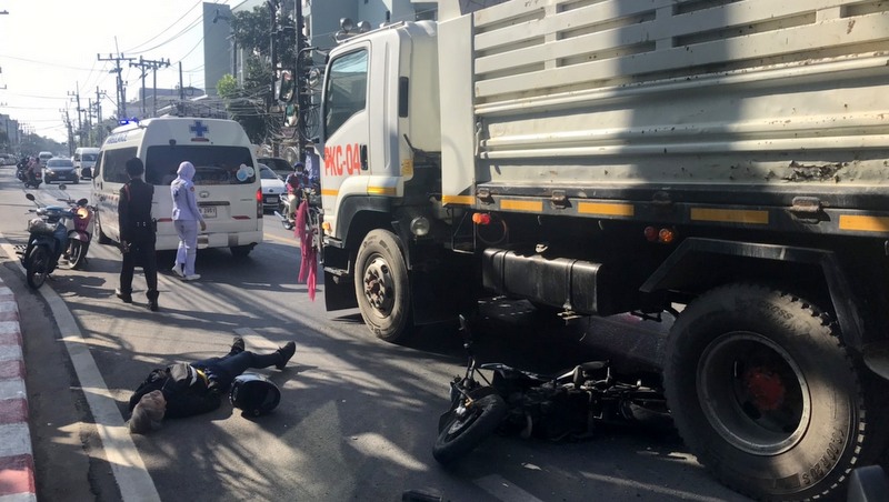 Woman escapes serious injury as motorbike crushed by truck in front of hospital