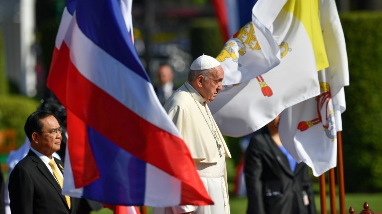Pope Francis kicks off Asia tour with Buddhist temple visit