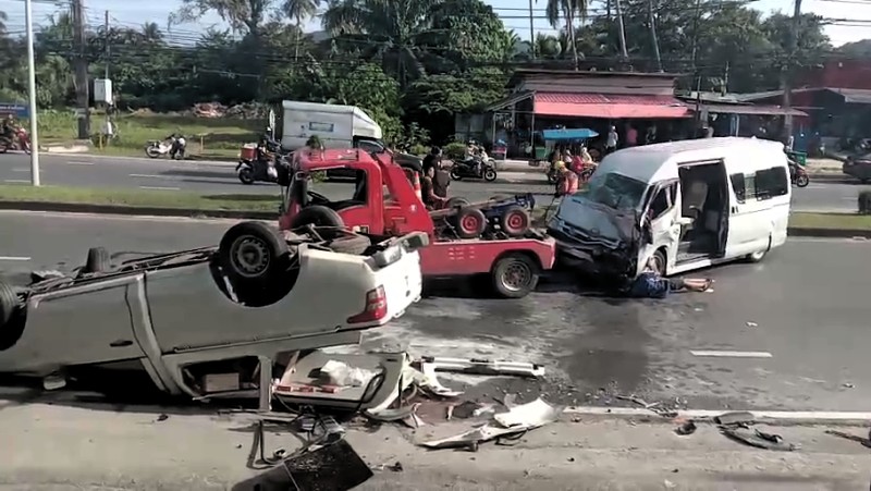 Turkish tourists injured in head-on collision