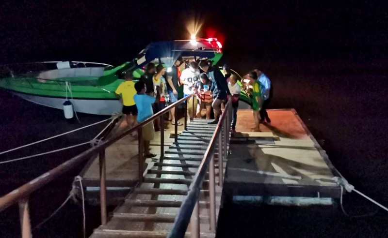 Tourists safe after longtail boat swamped, left stranded in Phang Nga Bay
