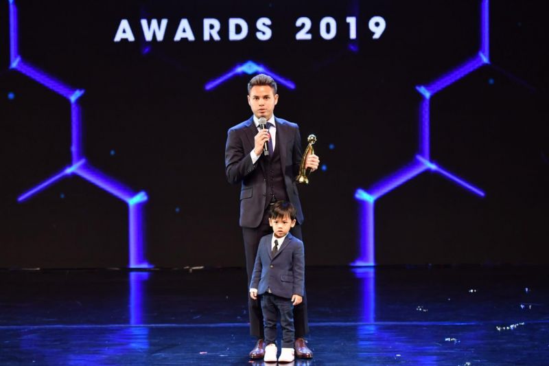 Theerathon and Kanchana honoured with Player of the Year awards